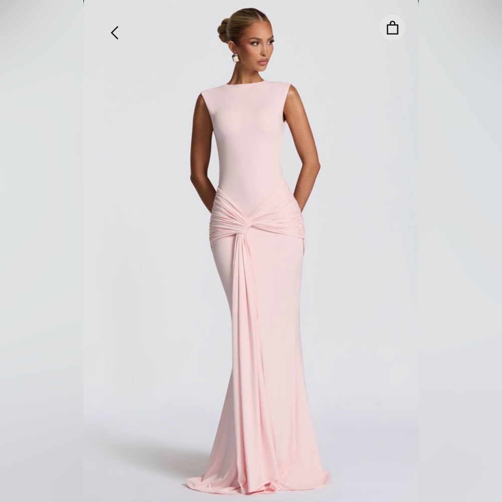 Chic Blush Sleeveless Maxi Dress